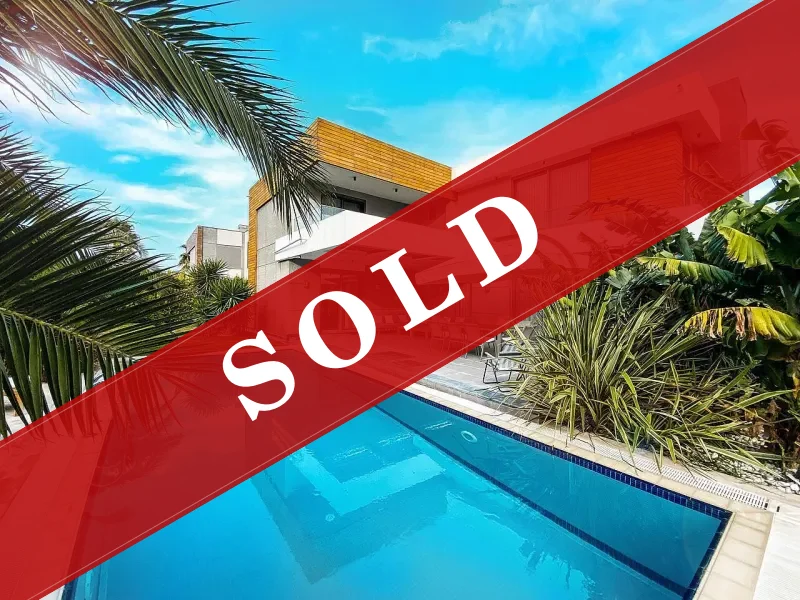 Villa mit Pool und Garten — Çeşme, 2 km vom Strand Ilıca