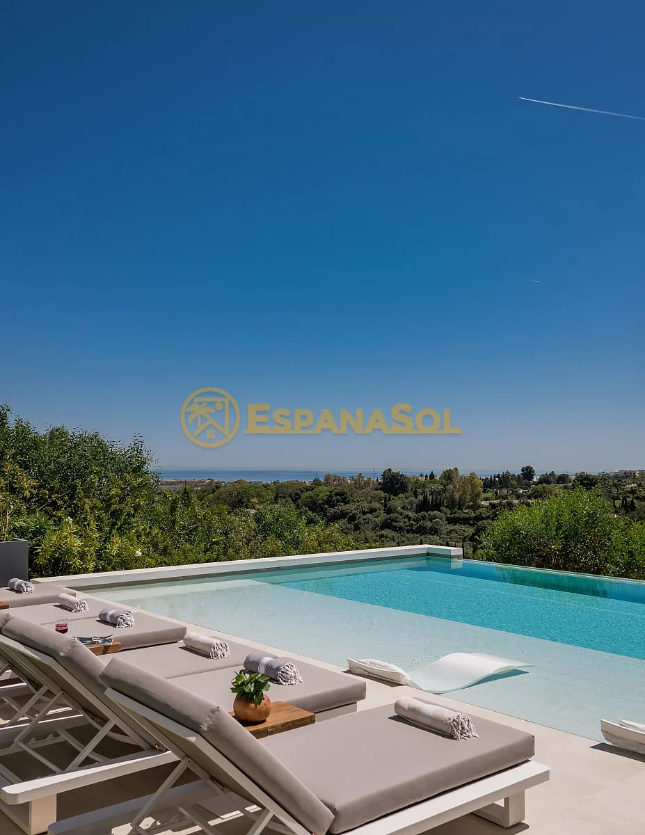 Luxury villa with golf km to beach in benahavis malaga