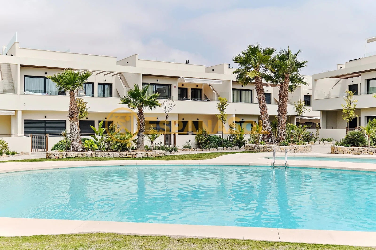 Apartamentos con piscina junto a la playa — Torrevieja, a 300 m del mar en Alicante (zdjÄ™cie 2)