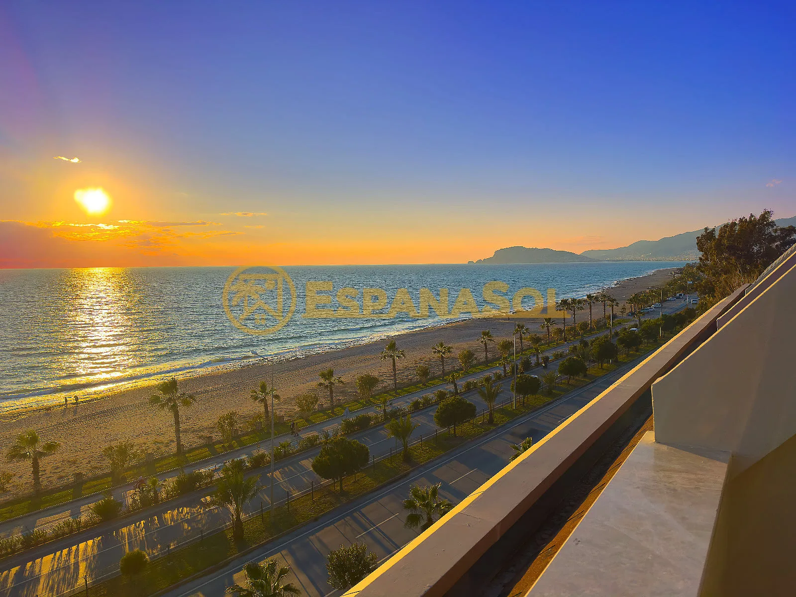Beachfront Flats with Pool and Spa — Kestel, Alanya