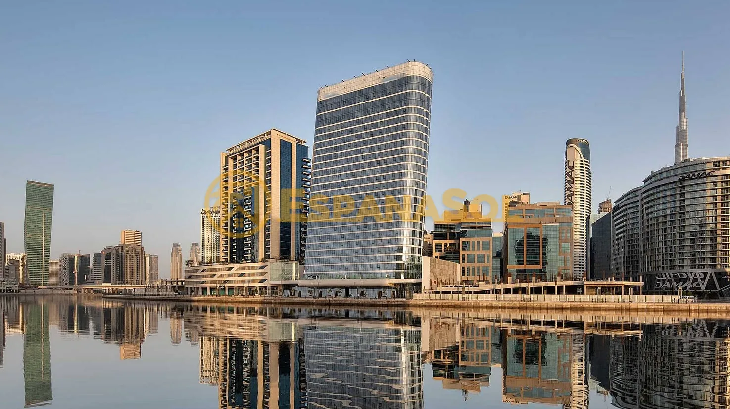 Smart-Home-Apartments mit Blick auf den Burj Khalifa — Business Bay