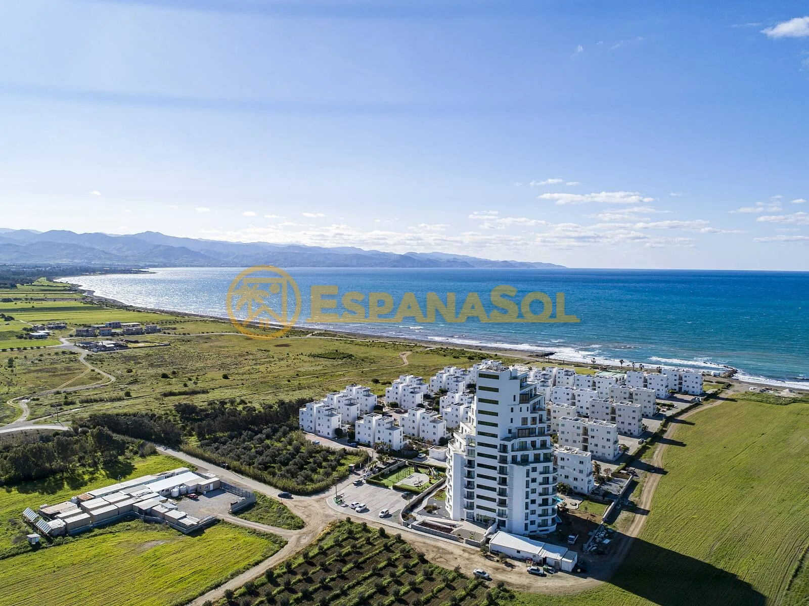 Flats with Pool and Gym Overlooking the Sea — Gaziveren, Northern Cyprus in North Cyprus (zdjÄ™cie 2)