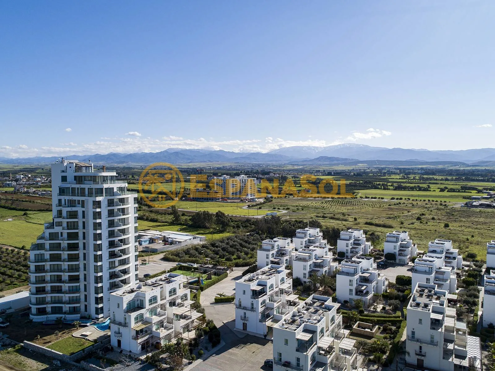Flats with Pool and Gym Overlooking the Sea — Gaziveren, Northern Cyprus in North Cyprus (zdjÄ™cie 3)