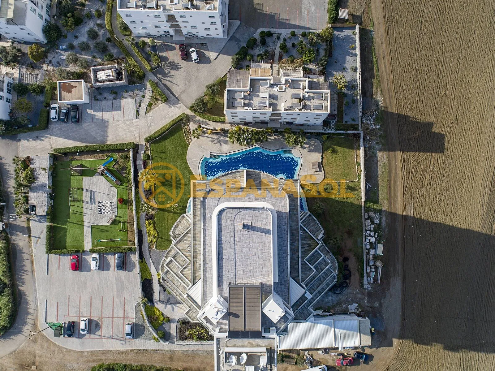 Flats with Pool and Gym Overlooking the Sea — Gaziveren, Northern Cyprus in North Cyprus (zdjÄ™cie 4)