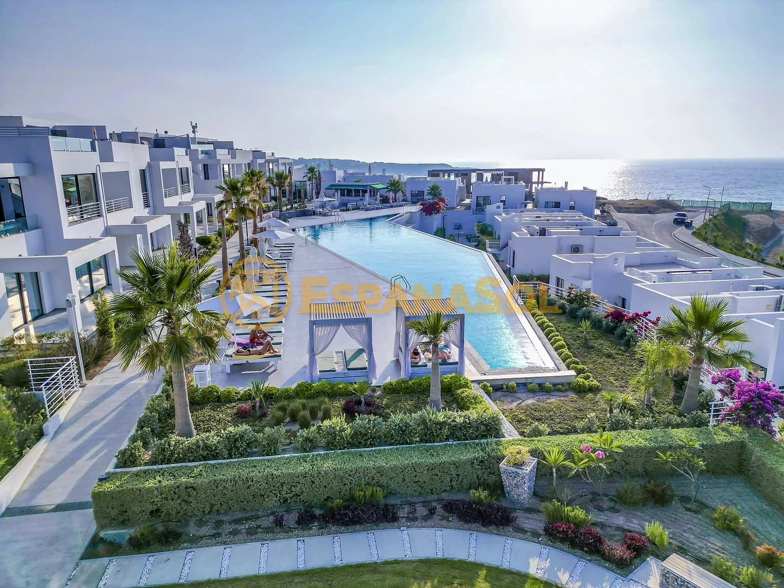 Seafront flats con garden en girne cyprus